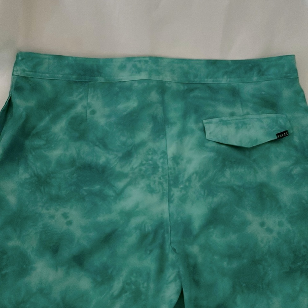 VEECE~Board Shorts / Stretch / Like New - Picture 13 of 15
